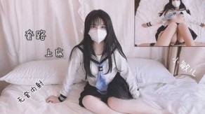 兄妹把妹妹套路上床干视频